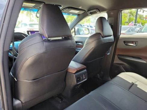 Used 2023 Toyota Venza Limited AWD/4WD image 8