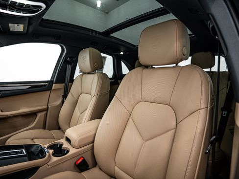 Certified 2026 Porsche Macan image 21