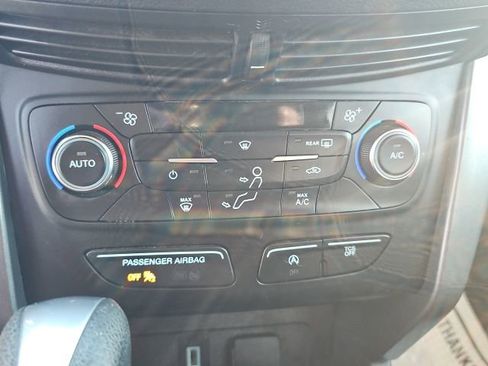 Used 2017 Ford Escape SE image 16