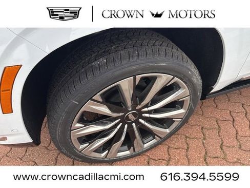 New 2026 Cadillac Escalade Platinum Luxury w/ LPO, Floor Liner Package image 4