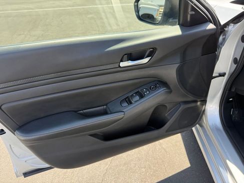 Used 2024 Nissan Altima 2.5 SV image 11