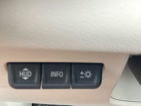 Used 2023 Buick Envision Avenir FWD image 16
