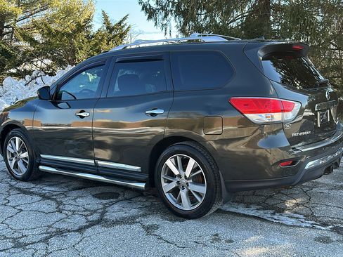 Used 2015 Nissan Pathfinder Platinum w/ Family Entertainment Package image 8