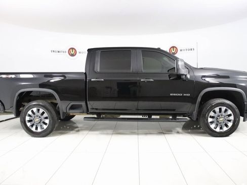 Used 2023 Chevrolet Silverado 2500 Custom w/ Custom Convenience Package image 2