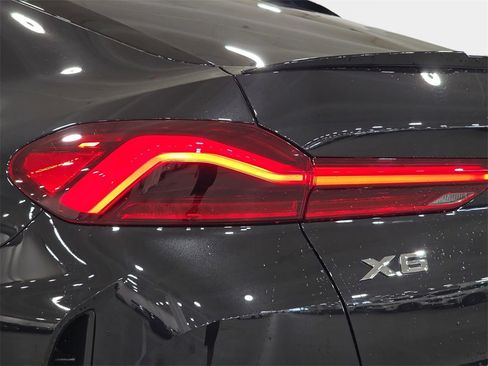 Used 2025 BMW X6 xDrive40i w/ Premium Package image 29