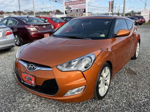 Used 2012 Hyundai Veloster w/ Style Pkg image 3