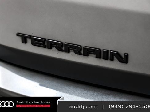 Used 2021 GMC Terrain SLT w/ Elevation Edition image 8