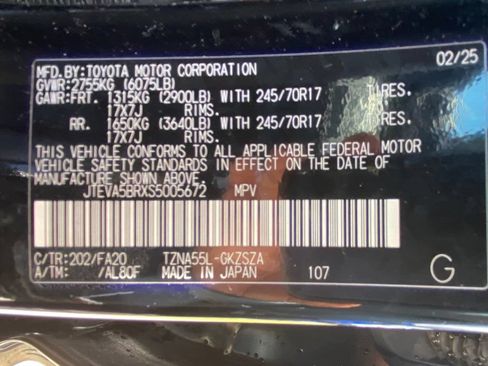 Used 2025 Toyota 4Runner SR5 AWD/4WD image 30