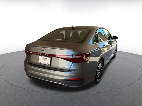 Used 2025 Volkswagen Jetta SE image 12