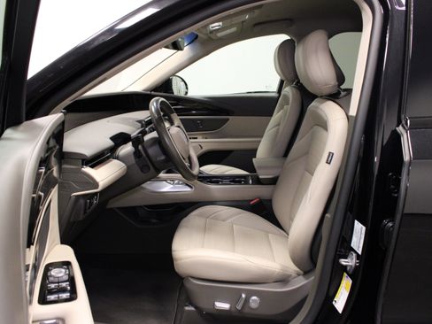 Used 2024 Lincoln Nautilus Reserve AWD/4WD image 16
