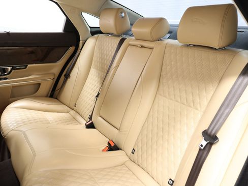 Used 2016 Jaguar XJ L Portfolio RWD image 3