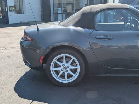 Used 2017 MAZDA MX-5 Miata Sport image 4