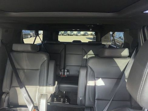 Used 2022 Chevrolet Suburban Z71 w/ Z71 Off-Road Package image 8