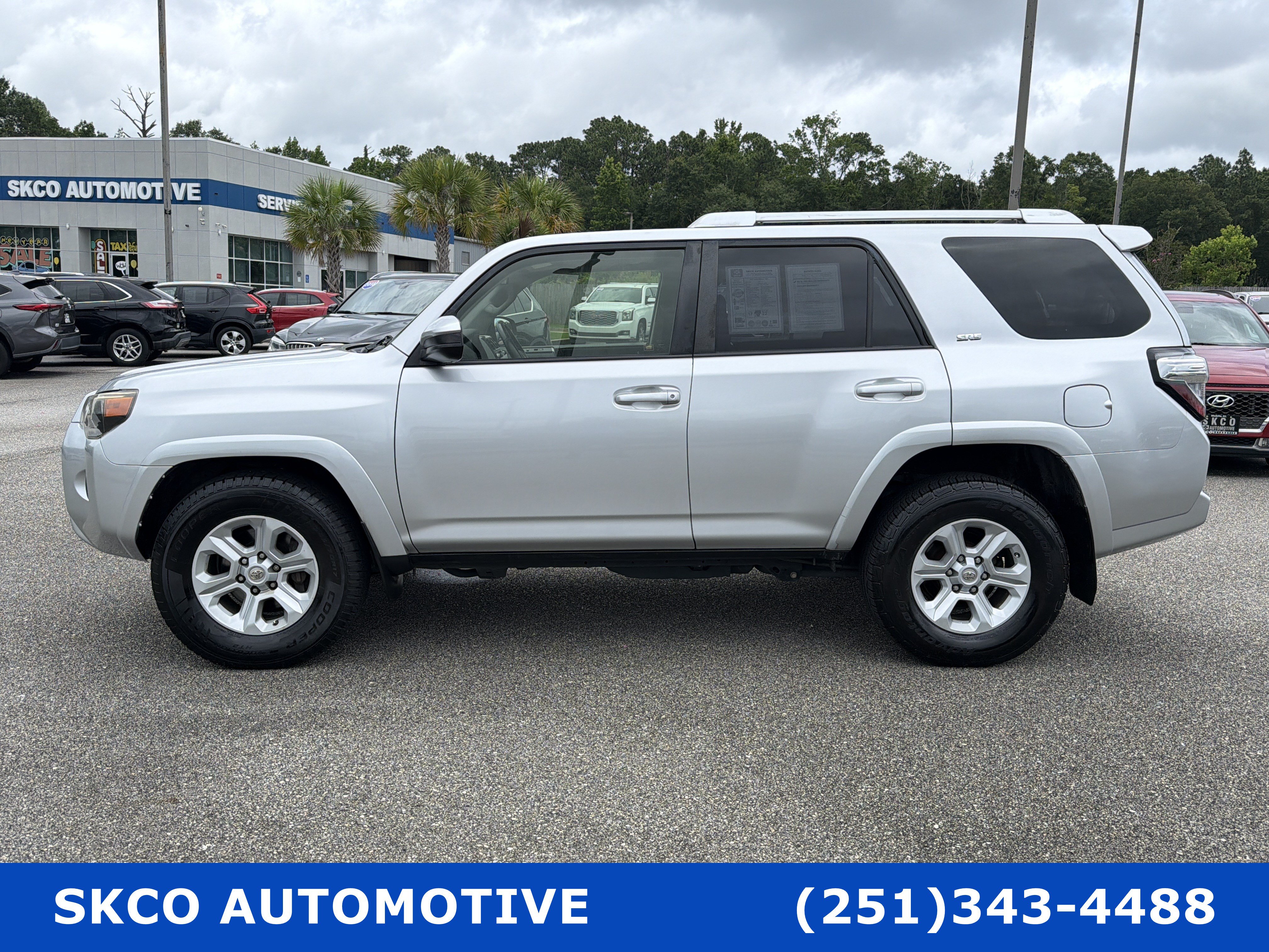 Used 2016 Toyota 4Runner SR5 RWD image 2