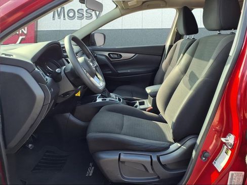 Used 2018 Nissan Rogue Sport S image 12