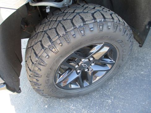 Used 2021 Chevrolet Silverado 1500 LT Trail Boss w/ Convenience Package II image 12