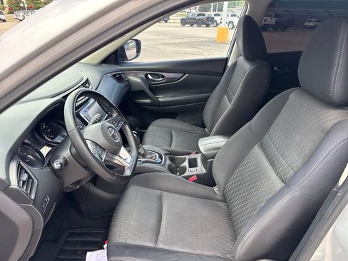 Used 2018 Nissan Rogue SV FWD image 19