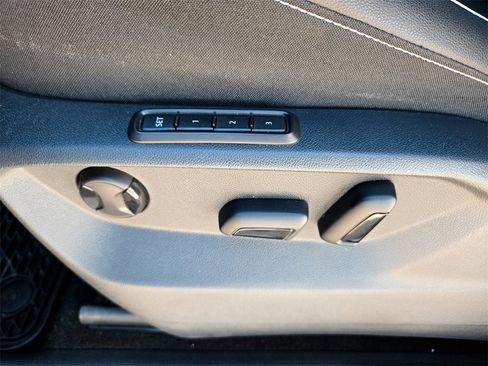 Used 2022 Volkswagen Tiguan SEL R-Line image 27