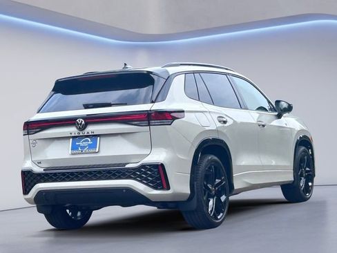 New 2026 Volkswagen Tiguan SE R-Line FWD image 5