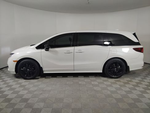 Certified 2024 Honda Odyssey Sport image 2