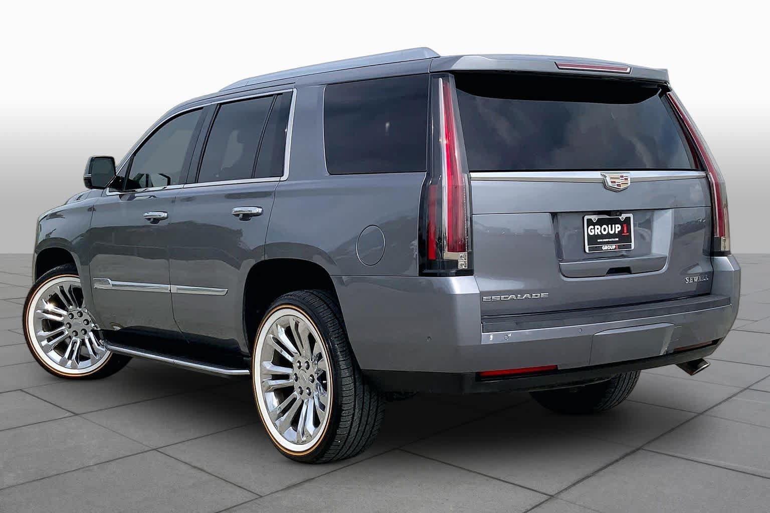 Used 2018 Cadillac Escalade Luxury w/ LPO, Radiant Package RWD image 12