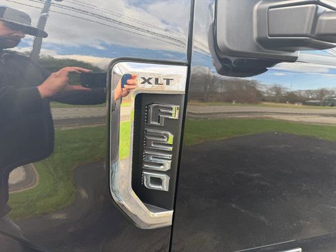 Used 2021 Ford F250 XLT w/ XLT Premium Package image 11