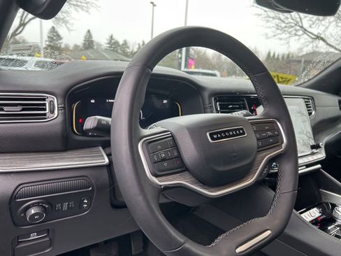 Used 2023 Jeep Wagoneer L Series II image 14