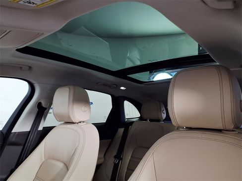 Used 2017 Jaguar F-PACE Prestige image 16