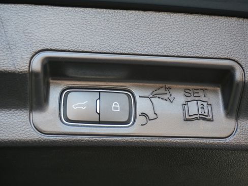 Used 2022 Ford Explorer Limited w/ Equipment Group 301A image 28