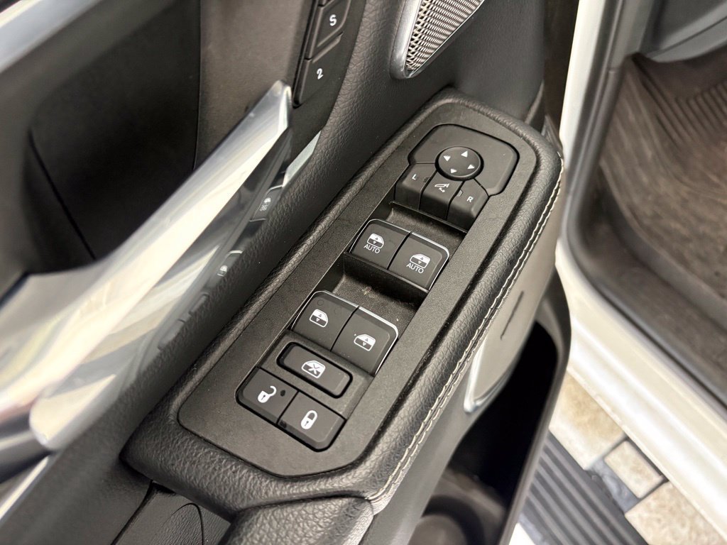 Used 2025 RAM 1500 Laramie AWD/4WD image 32
