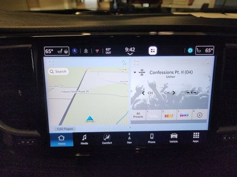 Used 2025 Chrysler Pacifica Pinnacle FWD image 30