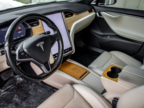 Used 2020 Tesla Model S Long Range Plus image 19