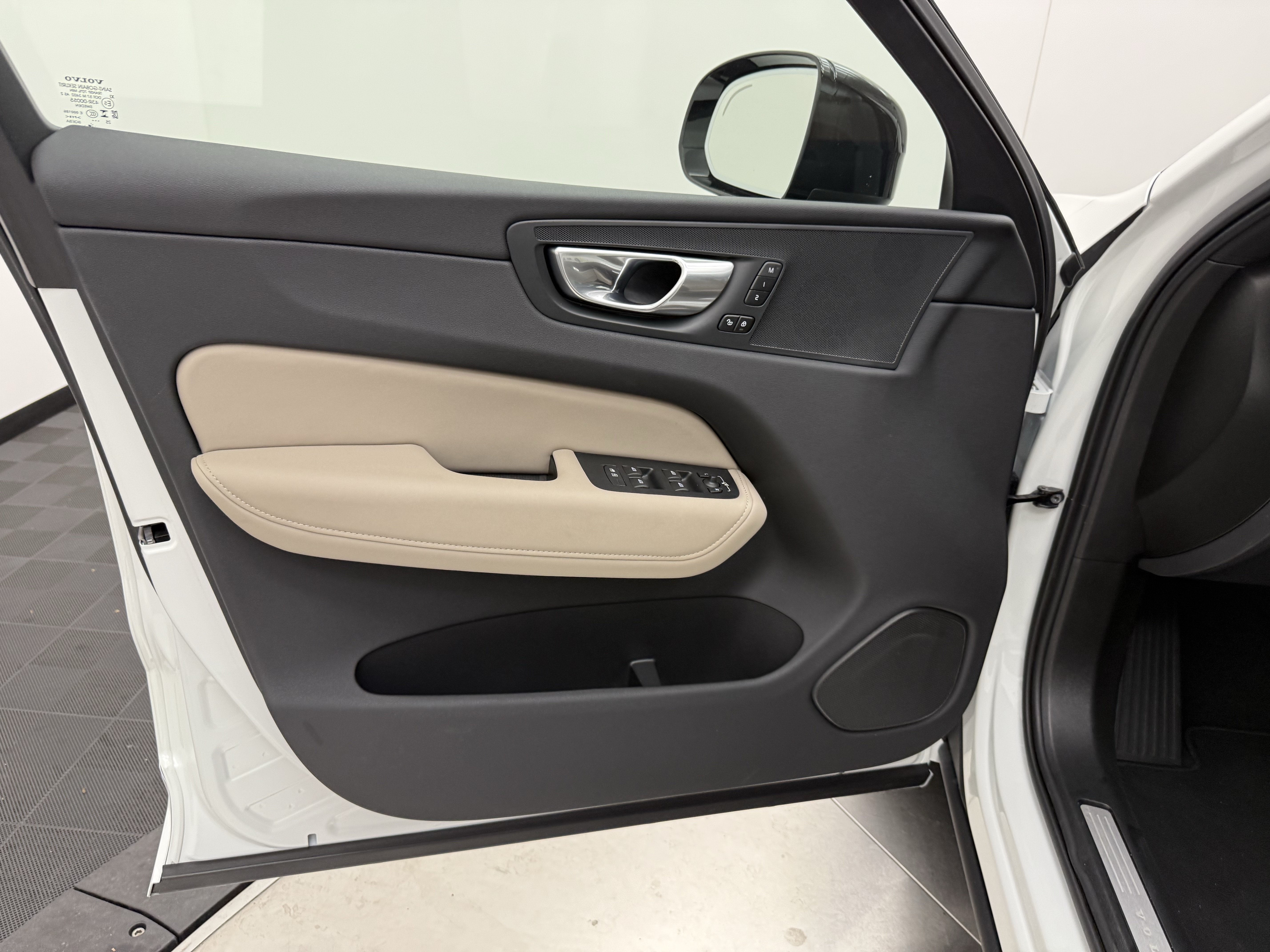 Certified 2026 Volvo XC60 B5 Plus AWD/4WD image 11