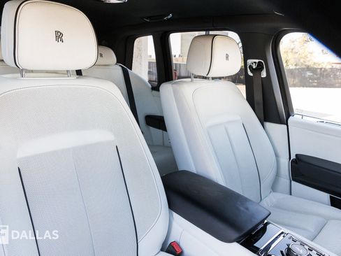 Used 2021 Rolls-Royce Cullinan image 40
