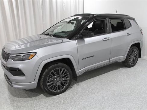 Used 2024 Jeep Compass Limited w/ High Altitude Package image 3