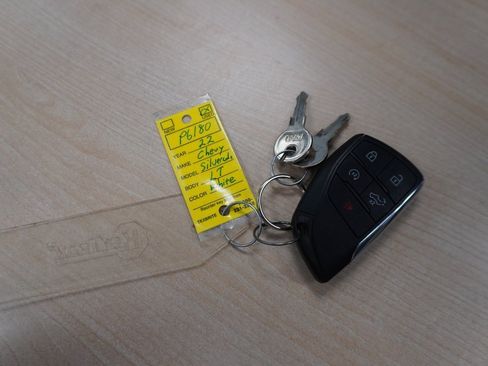 Used 2022 Chevrolet Silverado 1500 LT w/ Convenience Package II image 33