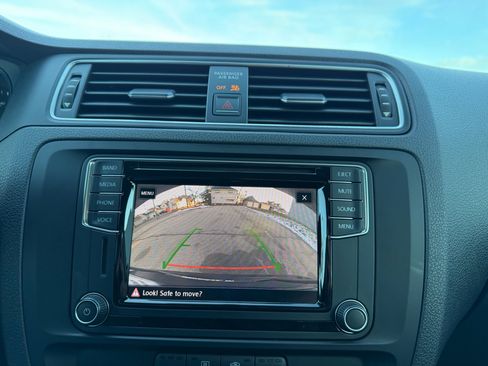 Used 2017 Volkswagen Jetta SE image 13