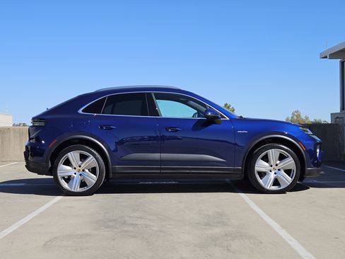 Certified 2024 Porsche Macan 4 Electric image 9