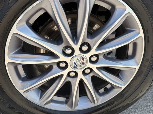 Used 2024 Buick Enclave Essence FWD image 19