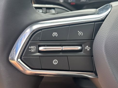 New 2026 Chevrolet Equinox ACTIV w/ Convenience Package III AWD/4WD image 17