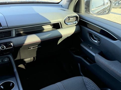 Used 2025 Honda Pilot Sport image 16