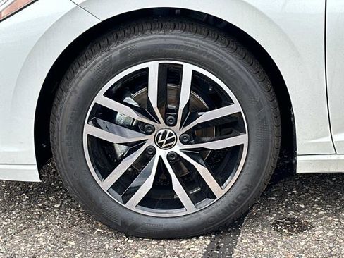 New 2025 Volkswagen Jetta SE image 9