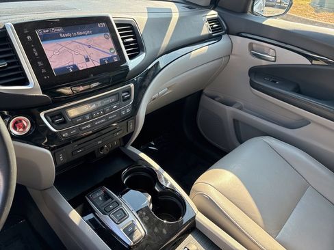 Used 2017 Honda Pilot Touring image 19