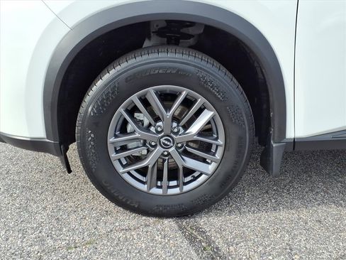 Used 2024 Nissan Rogue S image 12