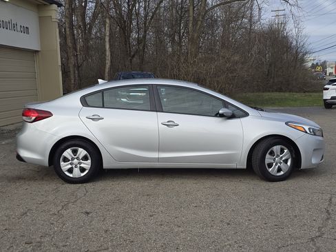 Used 2017 Kia Forte LX image 8
