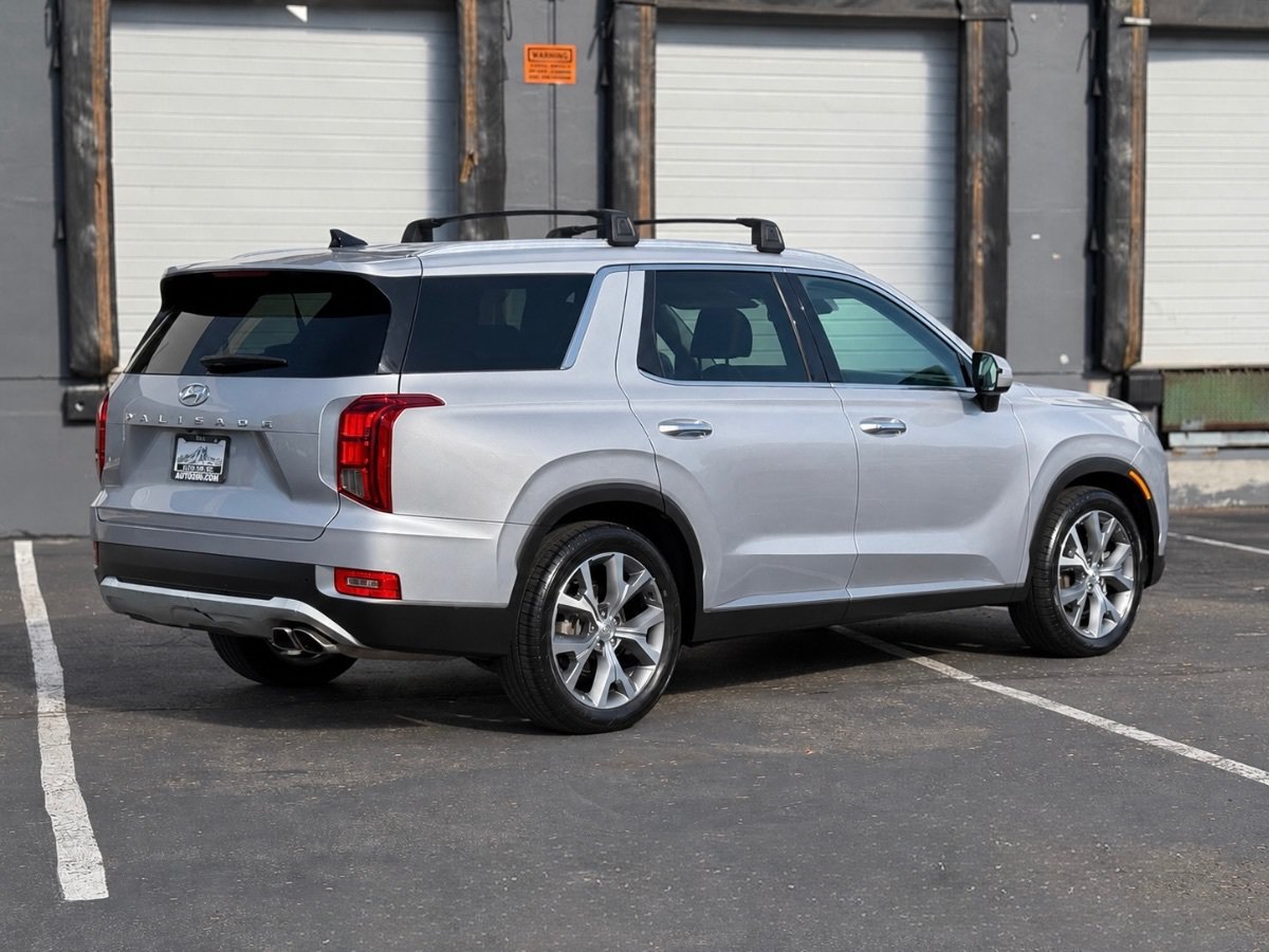 Used 2022 Hyundai Palisade SEL w/ 8P Bench Seat Package FWD image 3