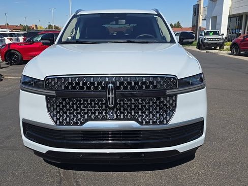 Used 2025 Lincoln Navigator Reserve AWD/4WD image 8