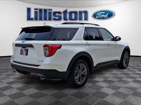 Used 2023 Ford Explorer XLT w/ Equipment Group 202A AWD/4WD image 4