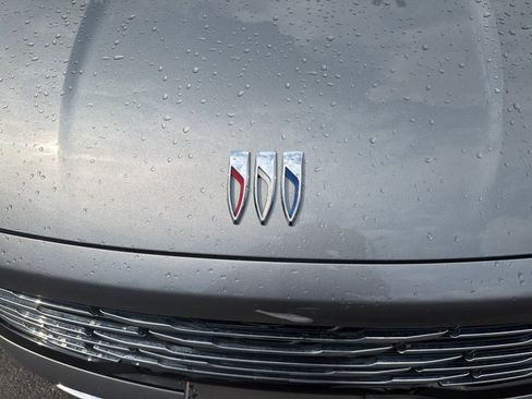 Certified 2025 Buick Enclave Preferred FWD image 31