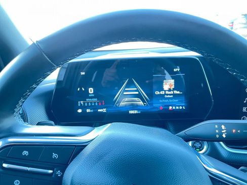 Used 2025 Chevrolet Equinox LT image 40